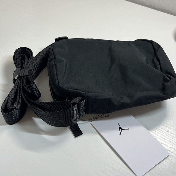 NWT. Jordan black crossbody sackpack - Picture 4 of 4
